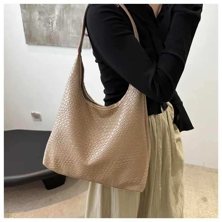 Women's Woven Black Shoulder Crossbody Bag 2024 — feature 14
