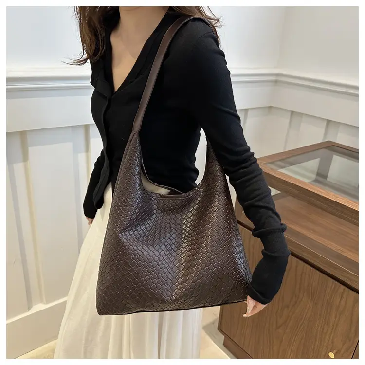 Women's Woven Black Shoulder Crossbody Bag 2024 — feature 16