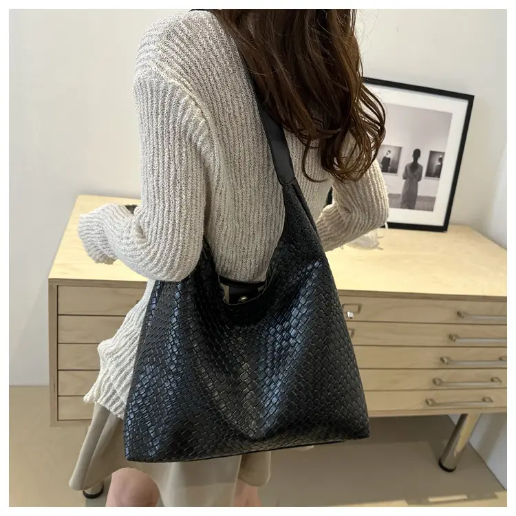 Women's Woven Black Shoulder Crossbody Bag 2024 — feature 19