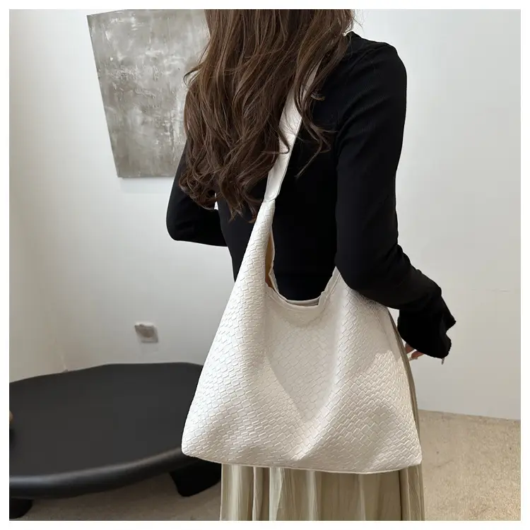 Women's Woven Black Shoulder Crossbody Bag 2024 — feature 9