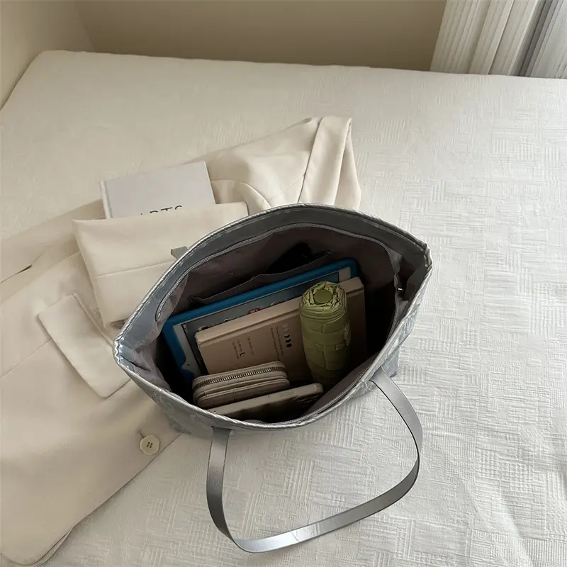 White Embroidered Tote Bag for Women Large Capacity Commuter Bag - Image 10