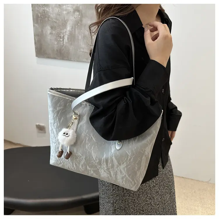 White Embroidered Tote Bag for Women Large Capacity Commuter Bag — feature 12
