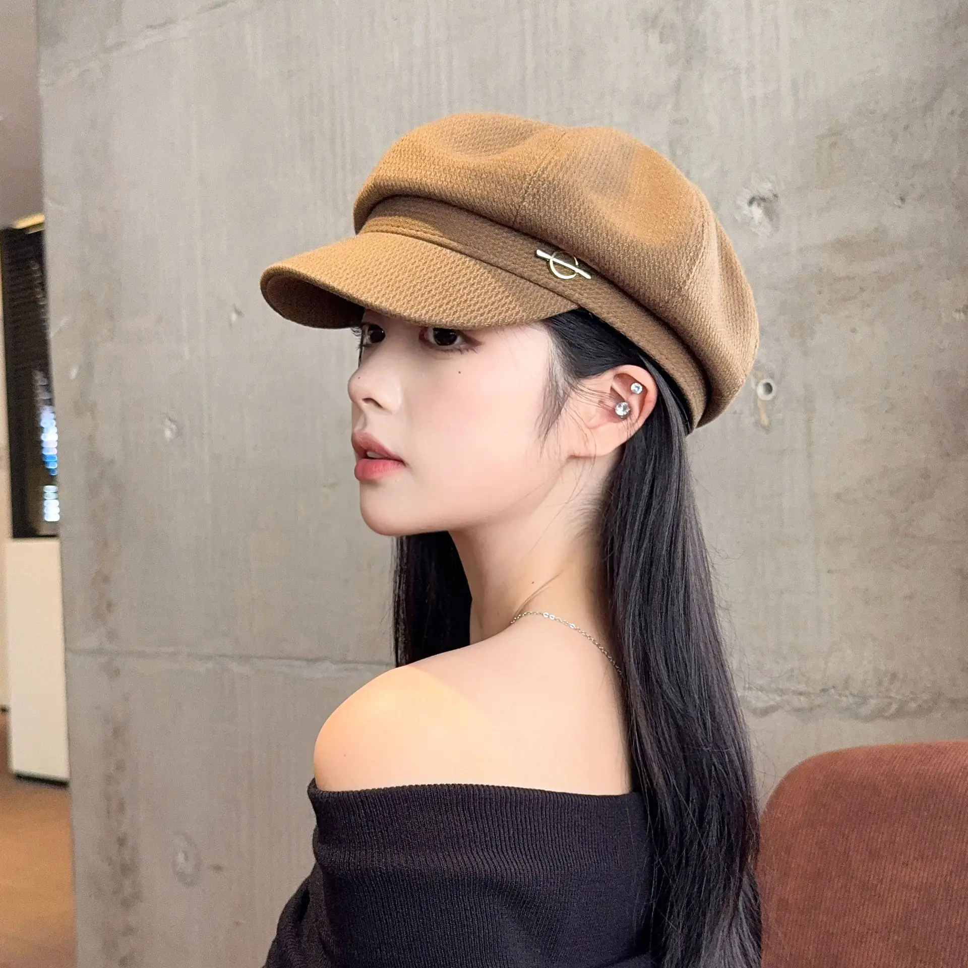 Women's Black Korean Hat with Duck Tongue - Image 8