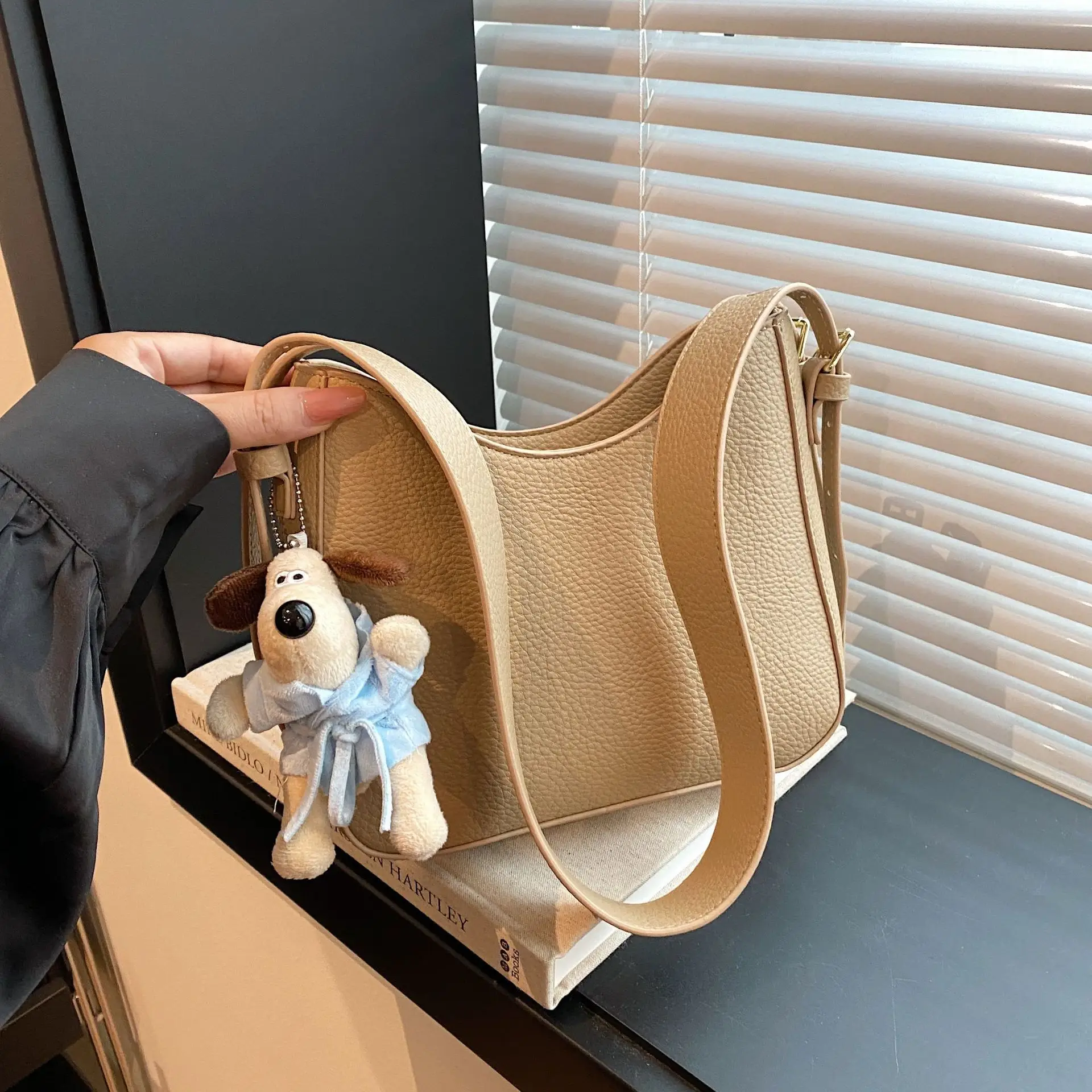 Crossbody Bag Women Retro Design Shoulder Bag Autumn Winter 2024 - Image 3