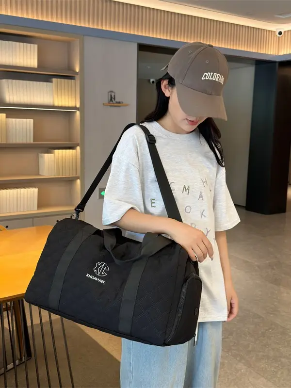 White Quilted Shoulder Bag Large Capacity Travel Luggage Bag - Image 9