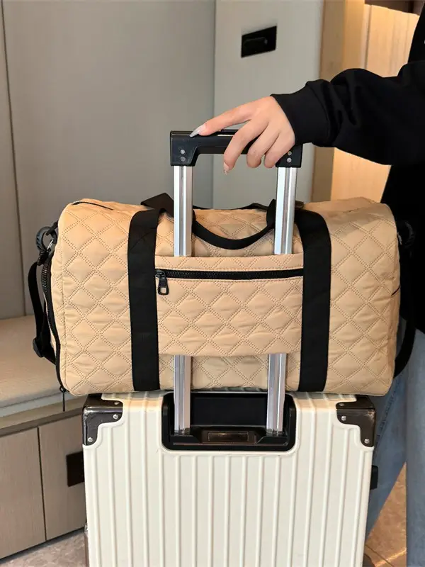 White Quilted Shoulder Bag Large Capacity Travel Luggage Bag - Image 11