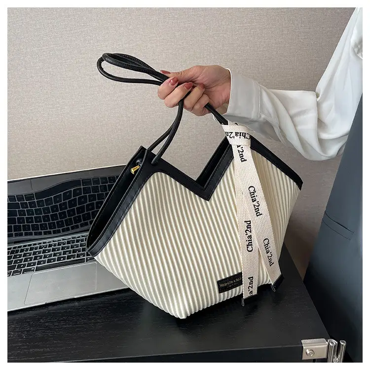 Korean Style 2024 Women's Shoulder Bag Black White — feature 12