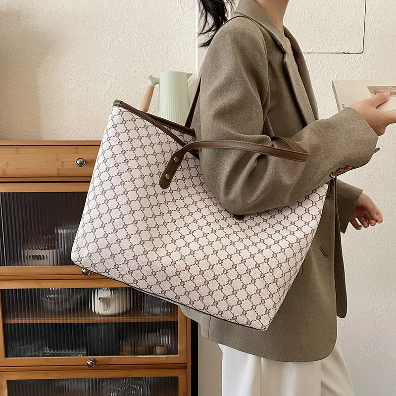 Commuting Personalized Large-Capacity Tote Bag for Women 2025 Summer New Style Beautiful Niche Trendyy Shoulder Bag Texture Women's Bag