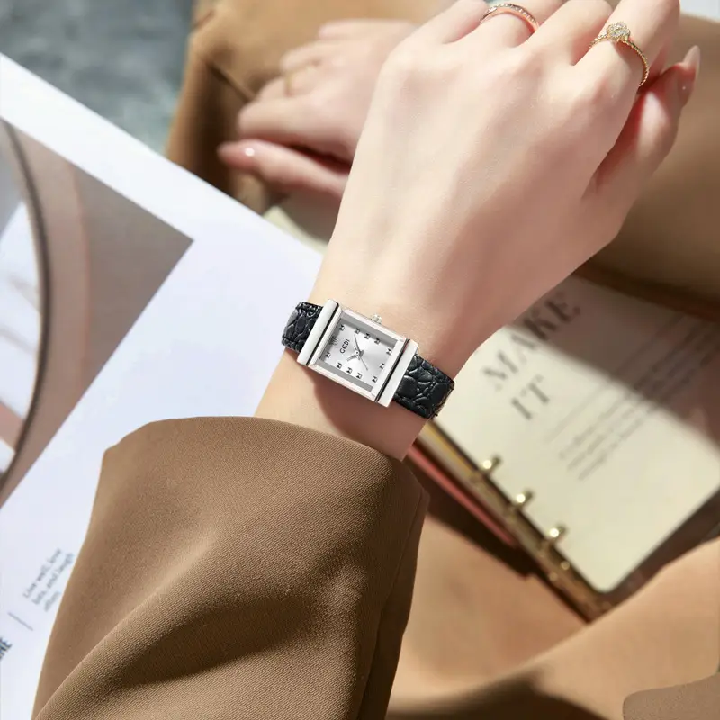 Gold Vintage Square Plate Women's Pebble Strap Quartz Watch - Image 9