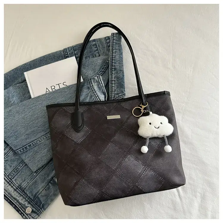 Women's Large Capacity Quilted Shoulder Bag Winter — feature 31