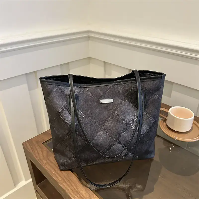 Women's Large Capacity Quilted Shoulder Bag Winter - Image 5