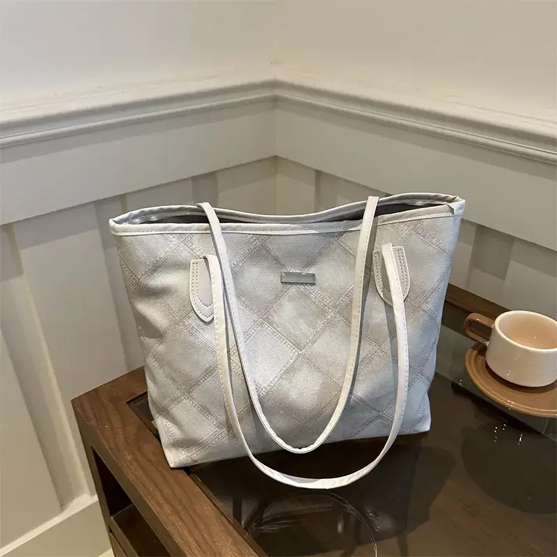 Women's Large Capacity Quilted Shoulder Bag Winter - Image 6