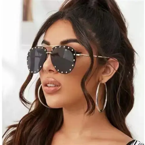 Women's Metal Sunglasses with Clear Tinted Frames - Image 8