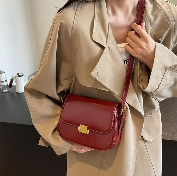Black Croc Texture Shoulder Bag for Women 2024