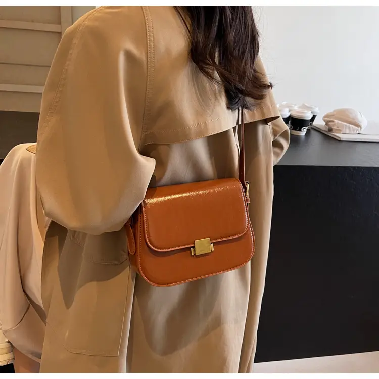 Black Croc Texture Shoulder Bag for Women 2024 — feature 18