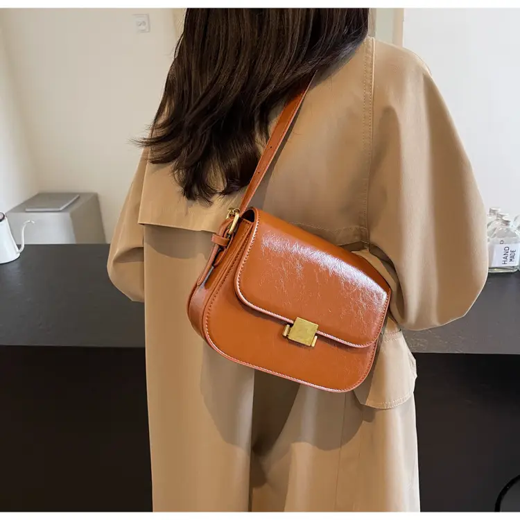 Black Croc Texture Shoulder Bag for Women 2024 — feature 21