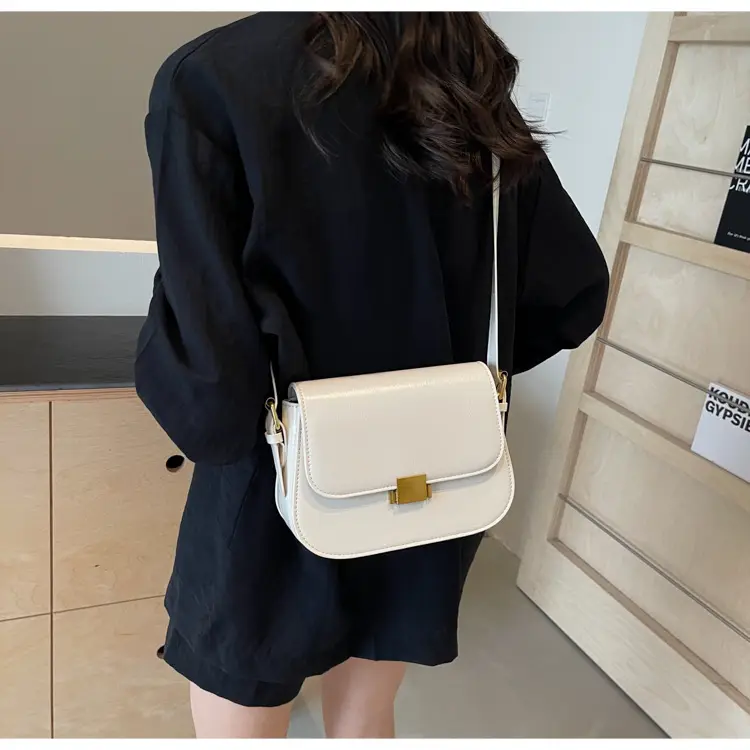 Black Croc Texture Shoulder Bag for Women 2024 — feature 26