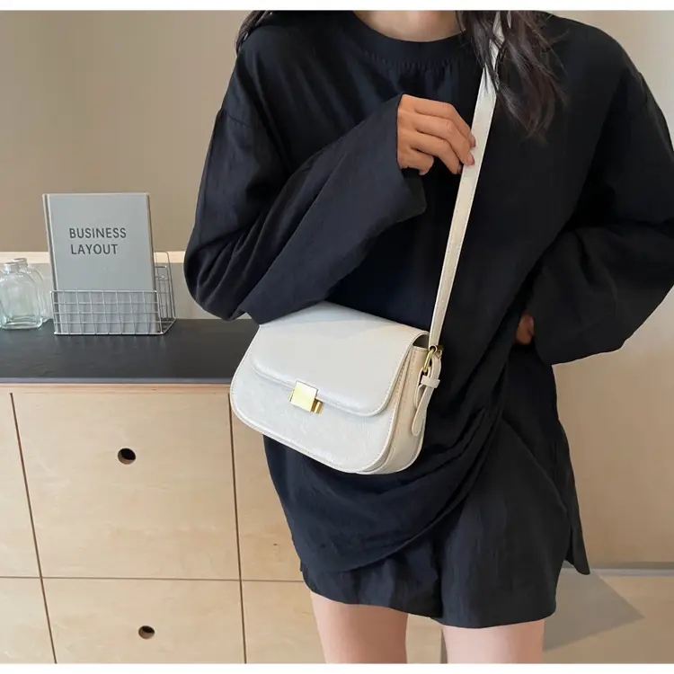 Black Croc Texture Shoulder Bag for Women 2024 — feature 27