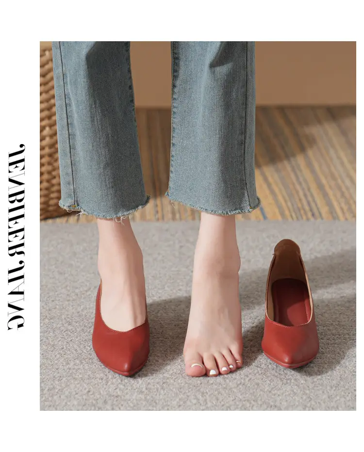 Soft Leather Granny Shoes with Chunky Heels and Pointed Toes, Women's Mid-Heel Shoes, 2024 New Spring and Autumn Versatile Soft Leather Shallow High Heels — feature 40