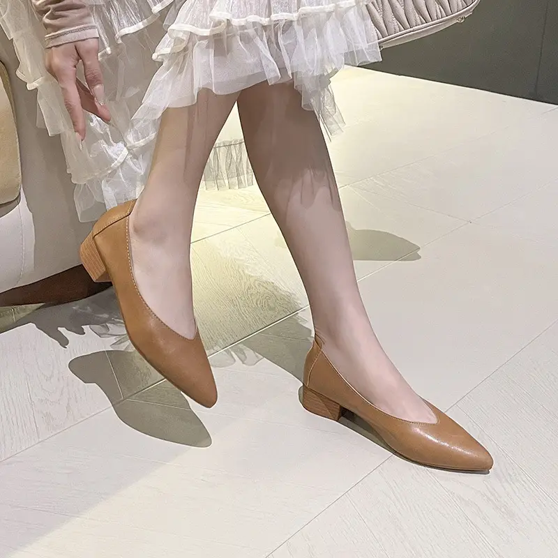 Soft Leather Granny Shoes with Chunky Heels and Pointed Toes, Women's Mid-Heel Shoes, 2024 New Spring and Autumn Versatile Soft Leather Shallow High Heels - Image 10
