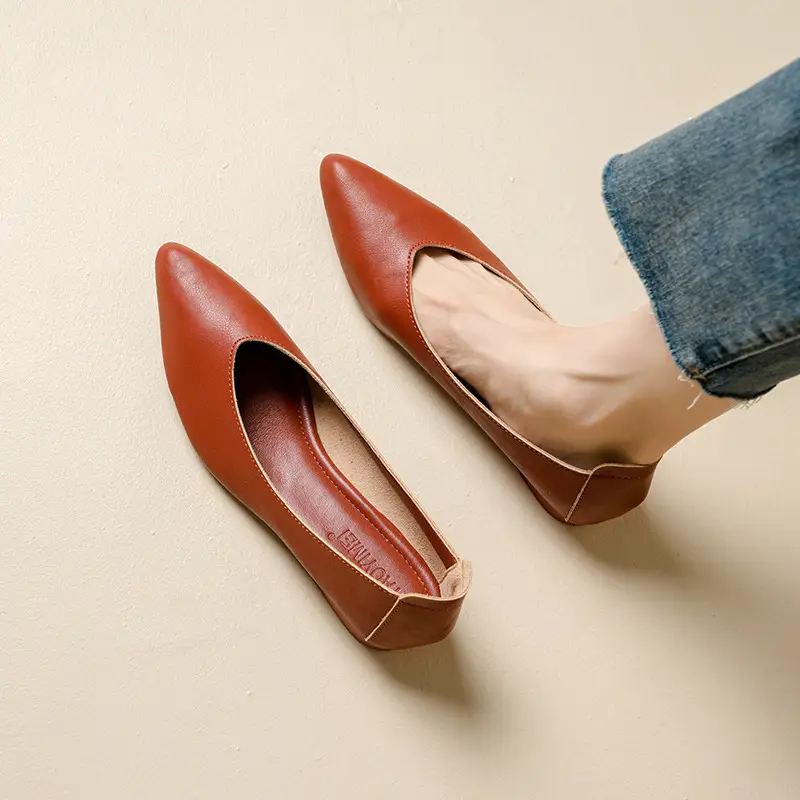 Soft Leather Granny Shoes with Chunky Heels and Pointed Toes, Women's Mid-Heel Shoes, 2024 New Spring and Autumn Versatile Soft Leather Shallow High Heels - Image 13
