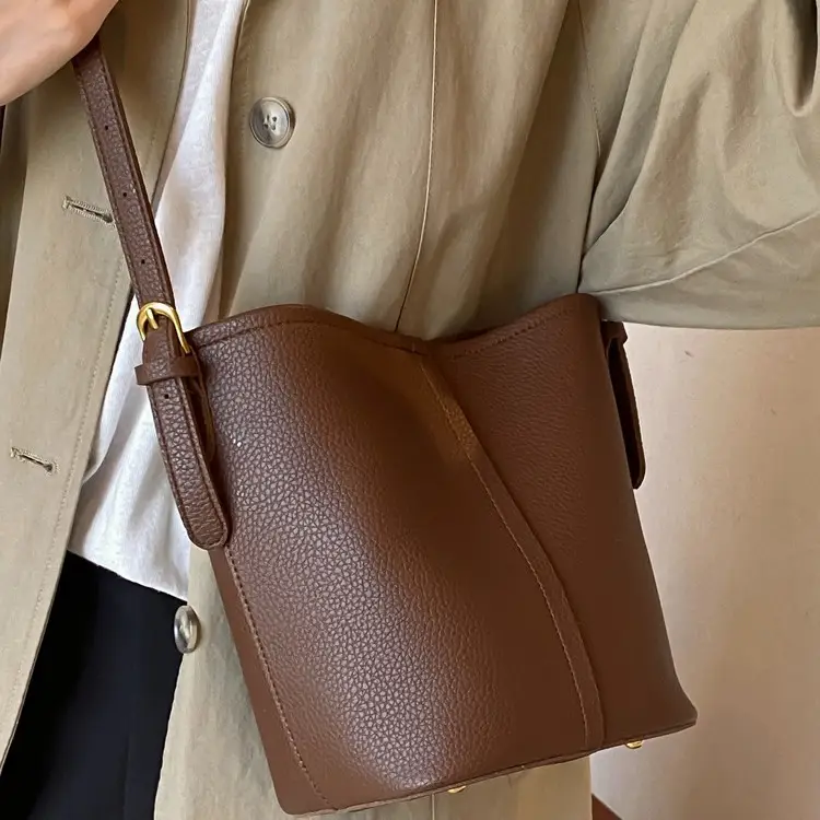 Women's Beige Crossbody Bag for Summer Commute - Image 8