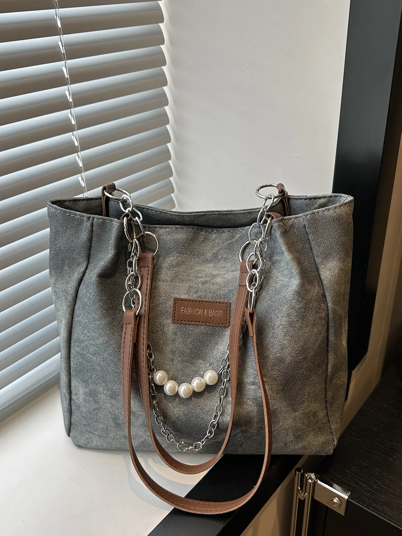 Women's Grey Leather Shoulder Bag with Pearl Accents - Image 4