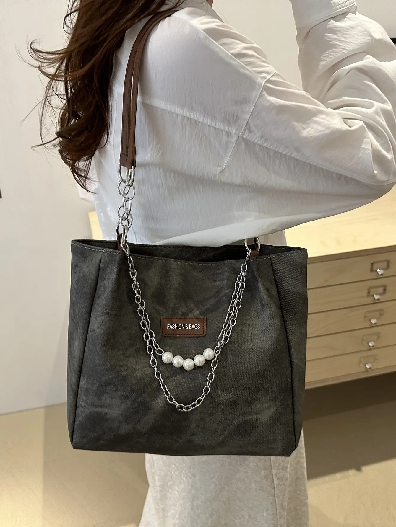 Women's Grey Leather Shoulder Bag with Pearl Accents - Image 5