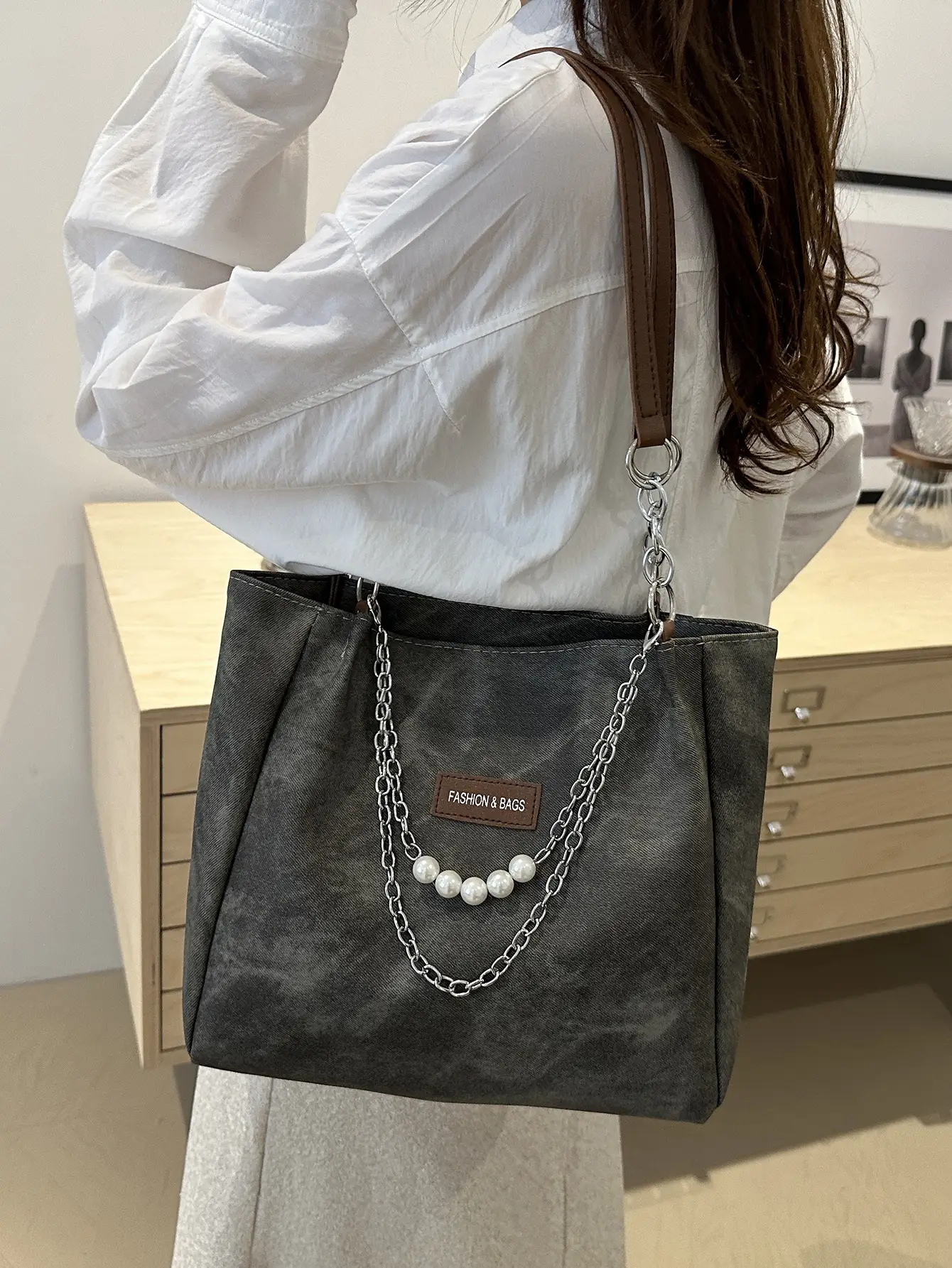 Women's Grey Leather Shoulder Bag with Pearl Accents - Image 6