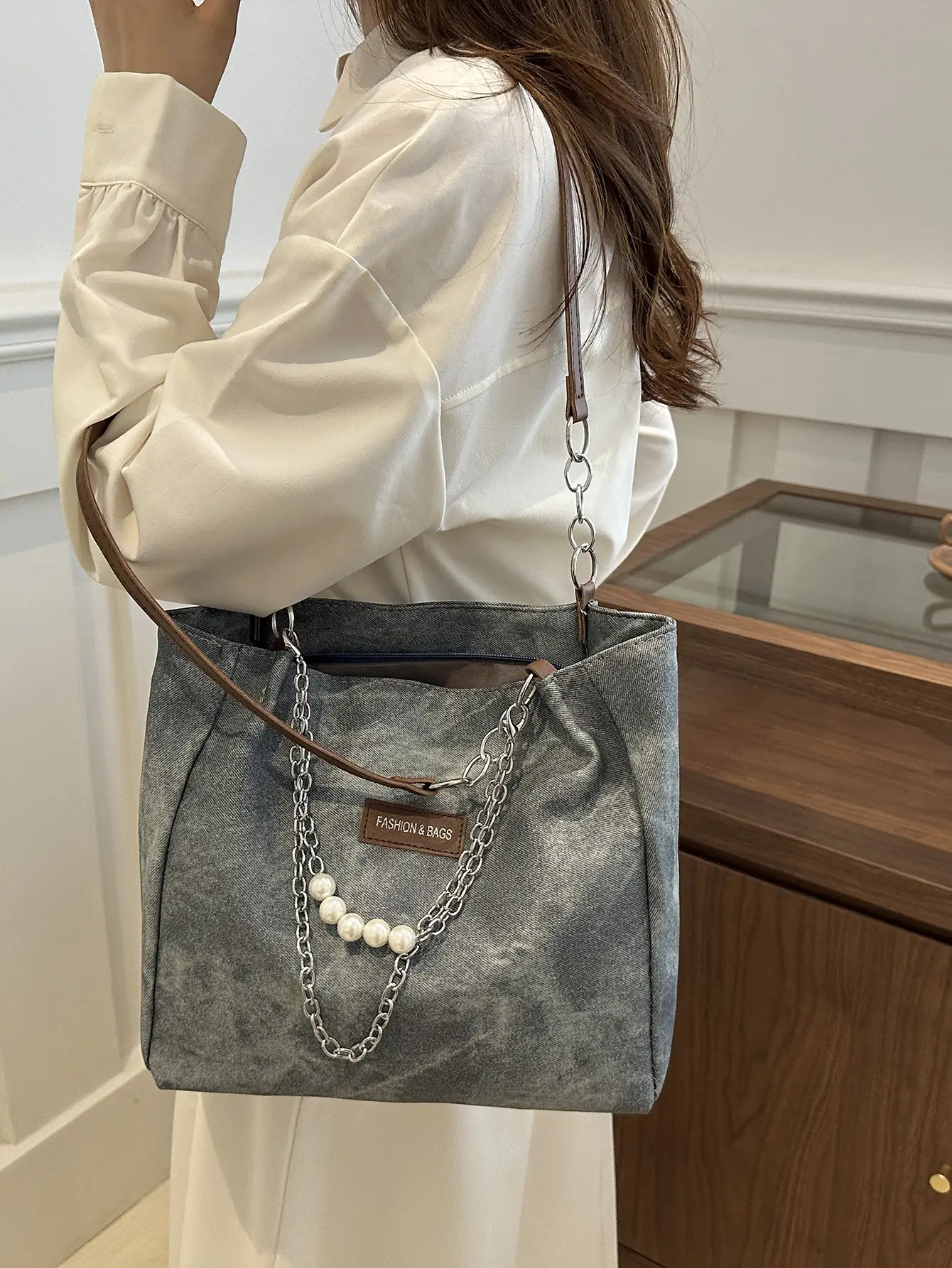 Women's Grey Leather Shoulder Bag with Pearl Accents - Image 7