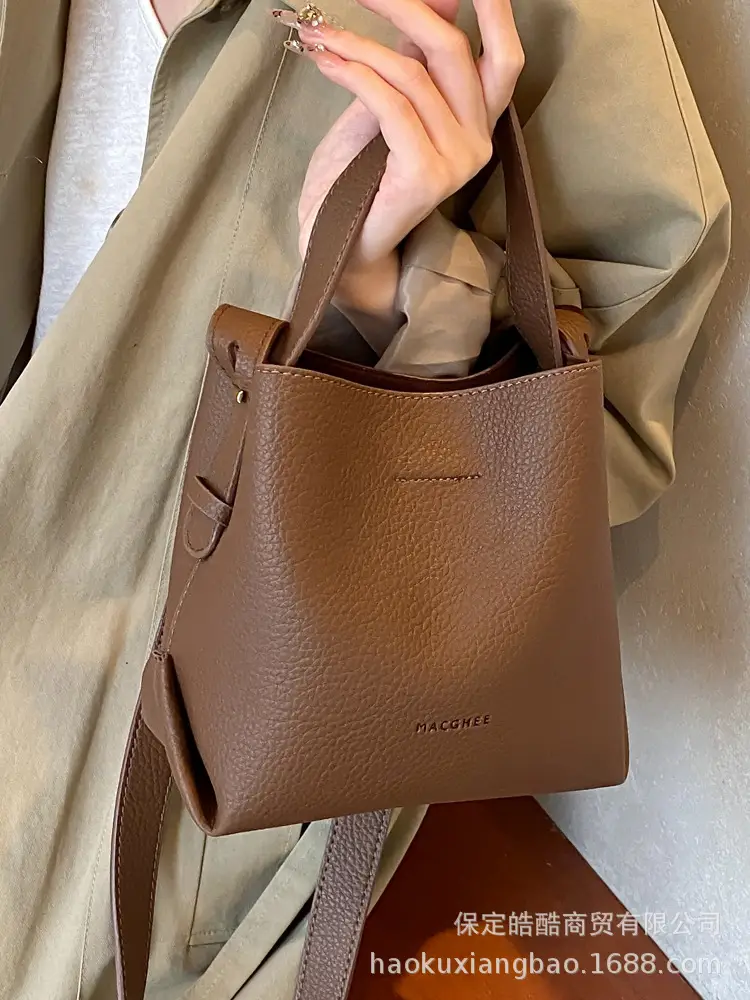Black Retro Shoulder Bag for Women Autumn Winter 2023 - Image 6