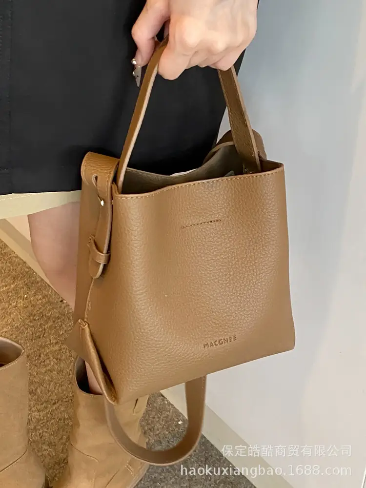 Black Retro Shoulder Bag for Women Autumn Winter 2023 - Image 8