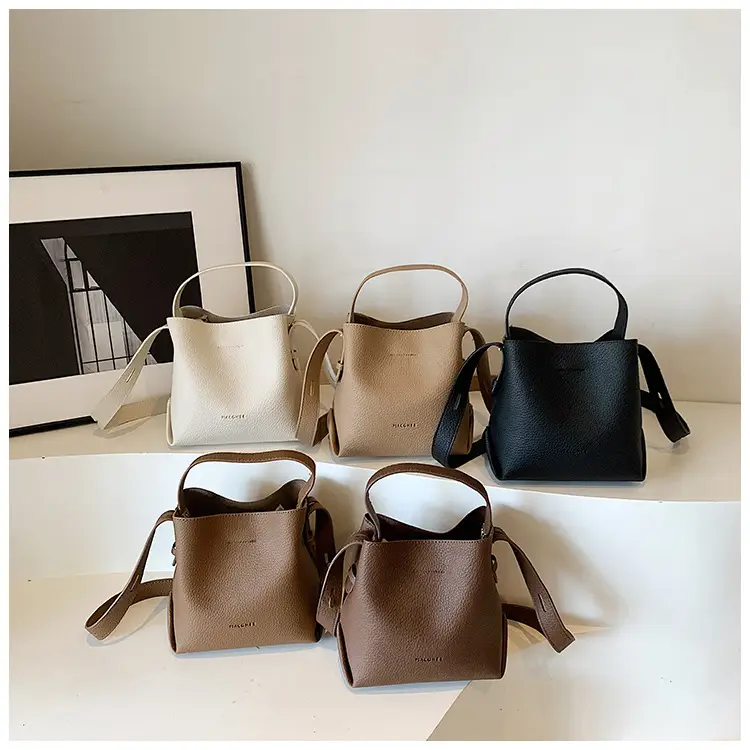 Black Retro Shoulder Bag for Women Autumn Winter 2023 — feature 15