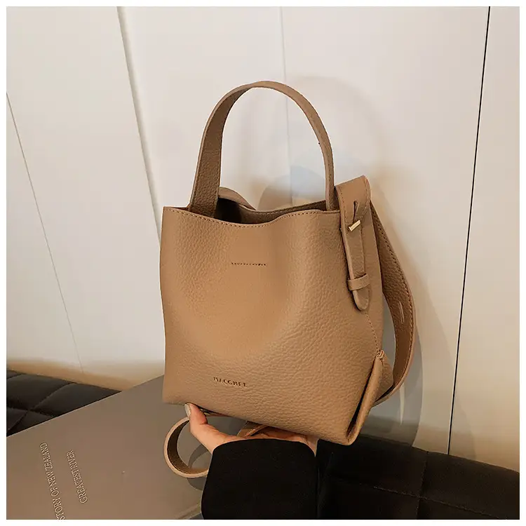 Black Retro Shoulder Bag for Women Autumn Winter 2023 — feature 17