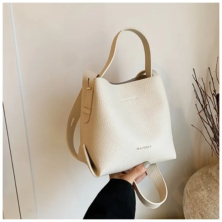 Black Retro Shoulder Bag for Women Autumn Winter 2023 — feature 18