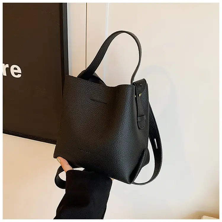 Black Retro Shoulder Bag for Women Autumn Winter 2023 — feature 20