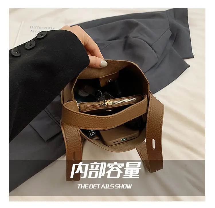 Black Retro Shoulder Bag for Women Autumn Winter 2023 — feature 9