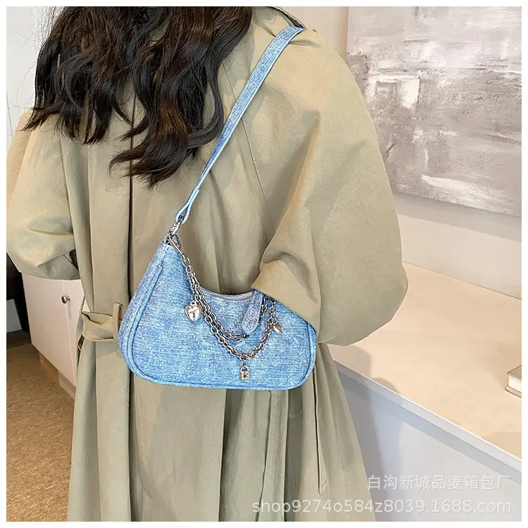 Silver French Commuter Chain Crossbody Bag for Women — feature 14
