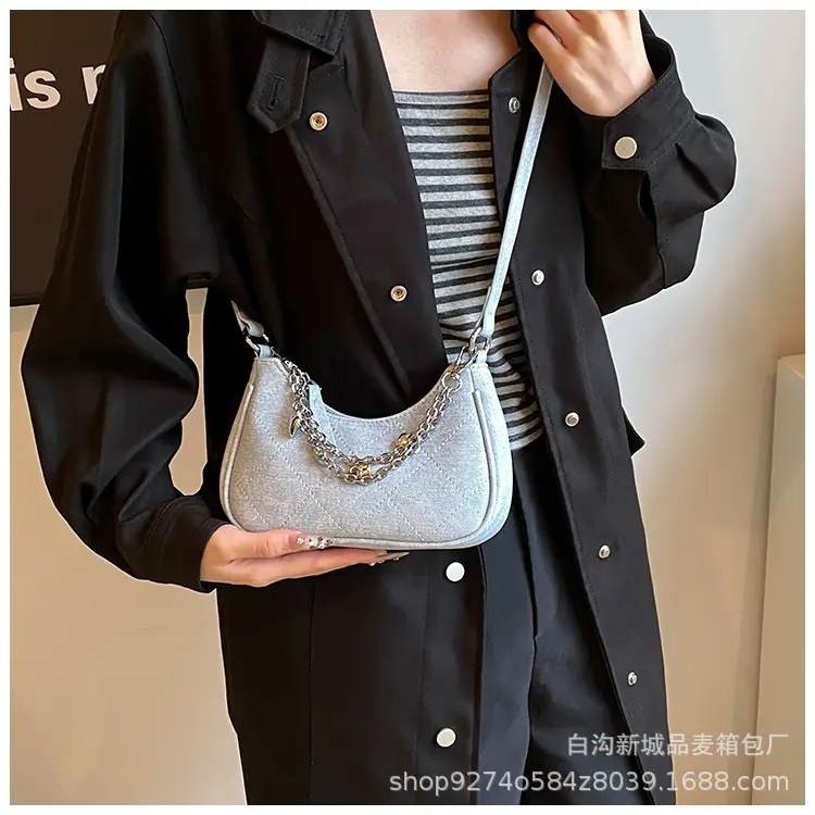 Silver French Commuter Chain Crossbody Bag for Women — feature 15