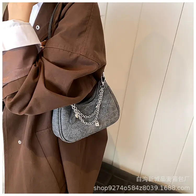 Silver French Commuter Chain Crossbody Bag for Women — feature 17