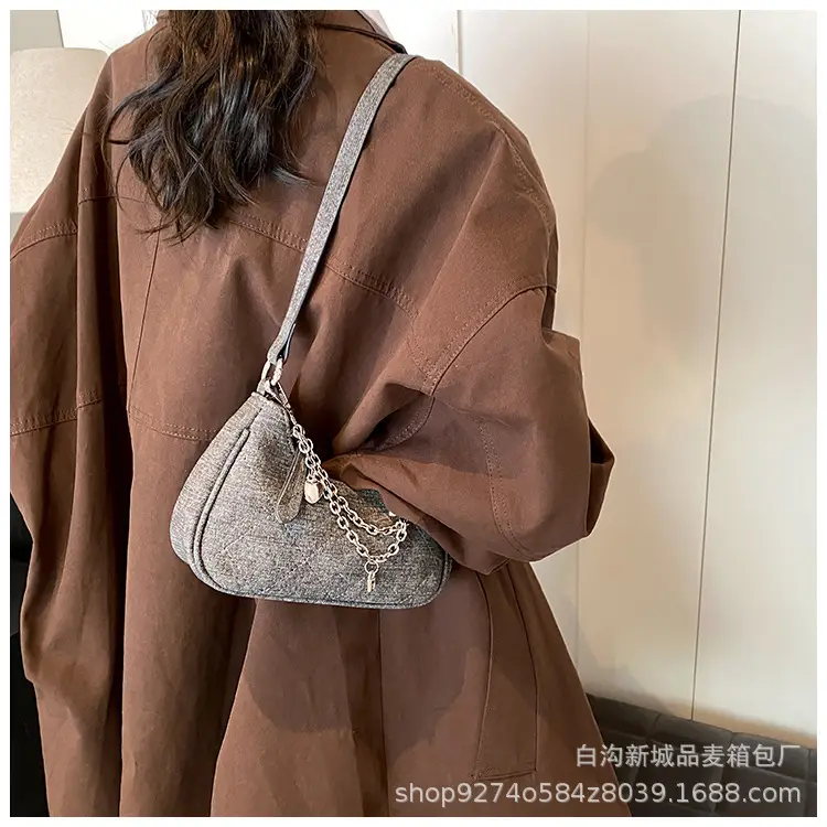 Silver French Commuter Chain Crossbody Bag for Women — feature 18
