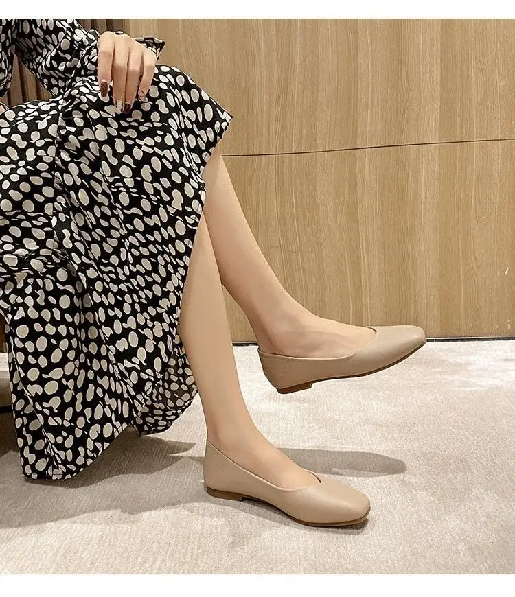 Women's Beige Leather Slip-On Flats 2024 — feature 9