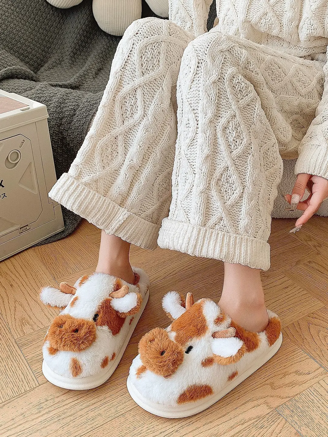 New Cross-Border Style Spotted Cow Fur Slippers for Indoor Home Use, Cotton Slippers with Thick Plush Soles for Autumn and Winter — feature 8