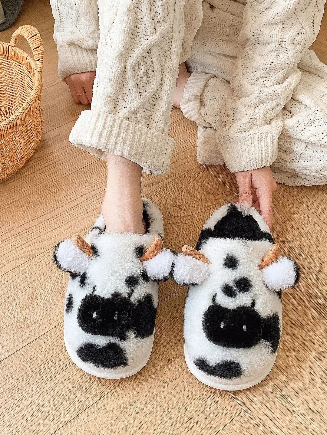 New Cross-Border Style Spotted Cow Fur Slippers for Indoor Home Use, Cotton Slippers with Thick Plush Soles for Autumn and Winter — feature 9