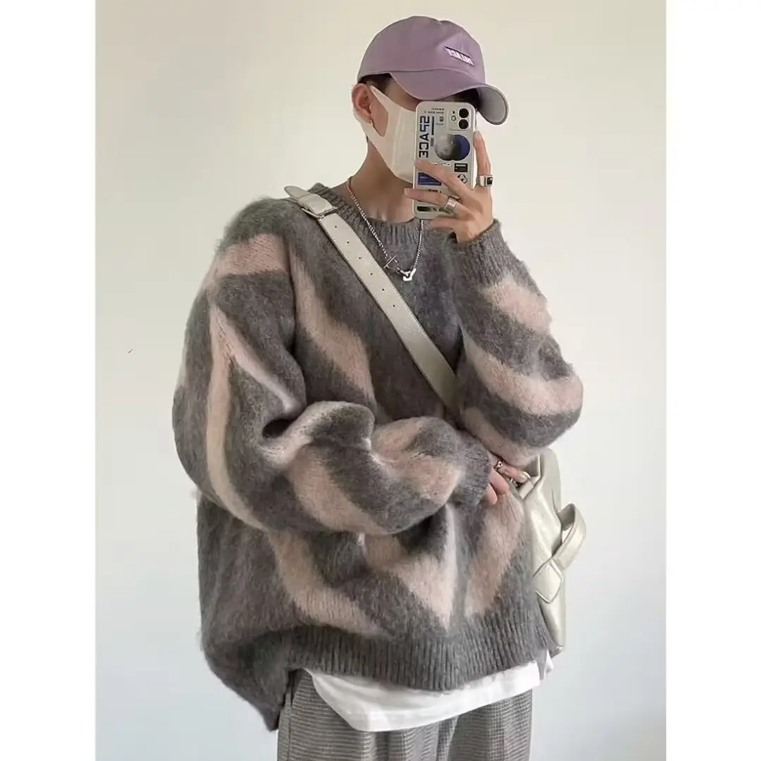 Men's Retro Rhomboid Striped Wool Sweater Grey Beige — feature 1