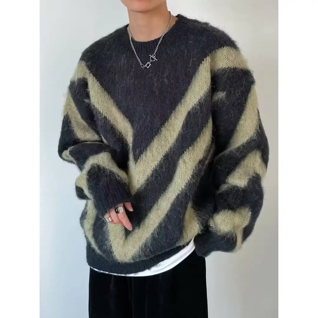 Men's Retro Rhomboid Striped Wool Sweater Grey Beige — feature 2