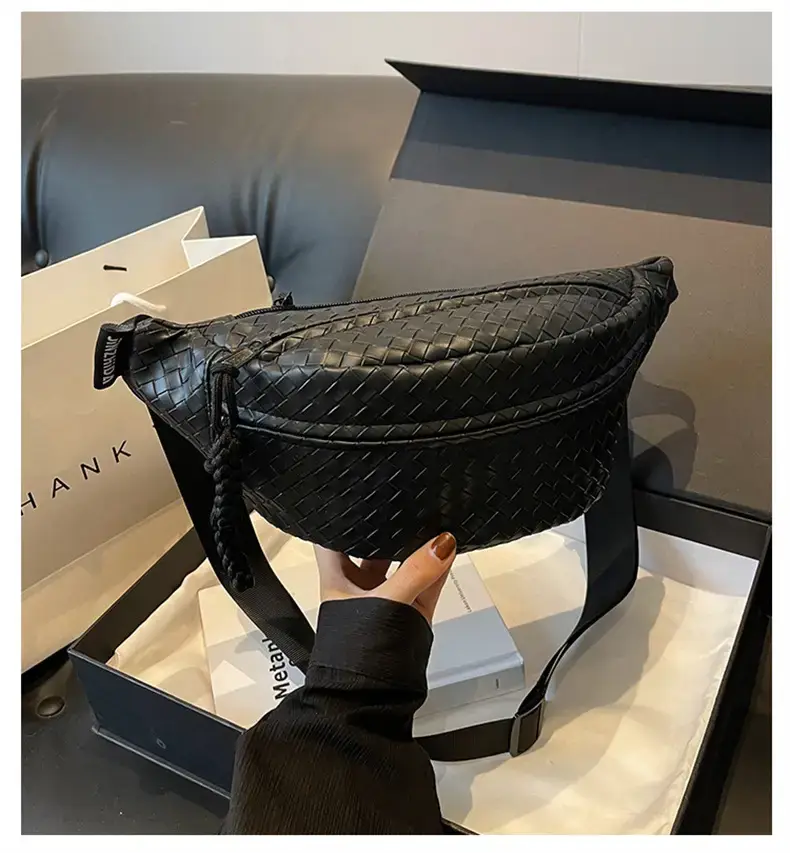 Men's Brown Crocodile Texture Crossbody Bag 34x175cm — feature 1