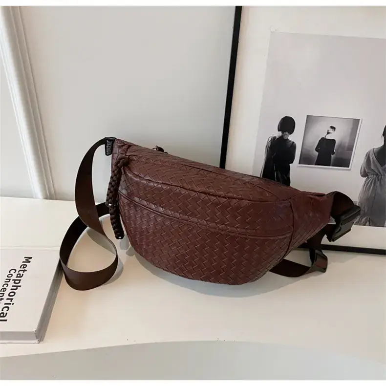 Men's Brown Crocodile Texture Crossbody Bag 34x175cm — feature 15
