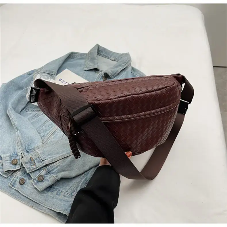 Men's Brown Crocodile Texture Crossbody Bag 34x175cm — feature 17