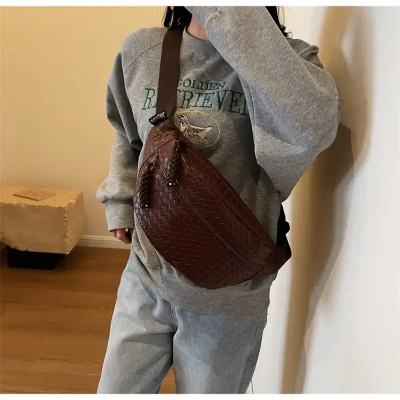 Men's Brown Crocodile Texture Crossbody Bag 34x175cm — feature 26